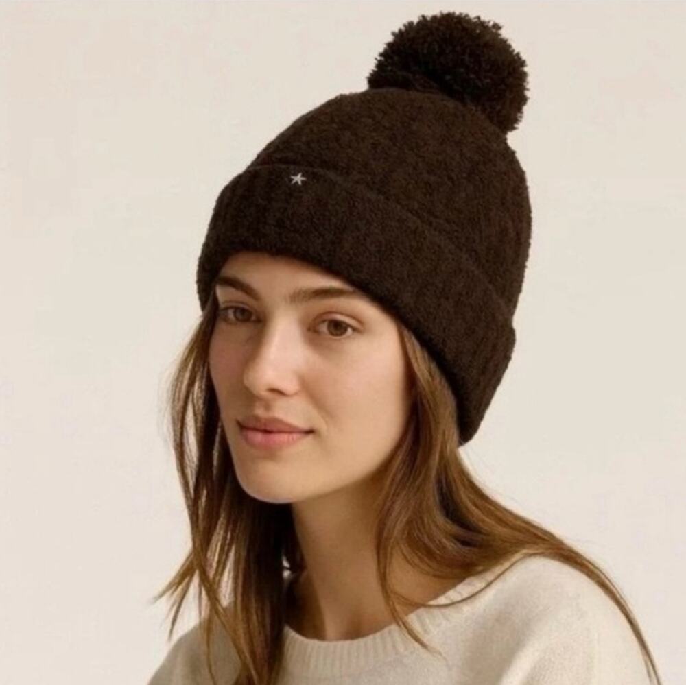 🚨NEW BAREFOOT DREAMS Cozy Chic Cable Beanie With Pom Pom In Dark Brown